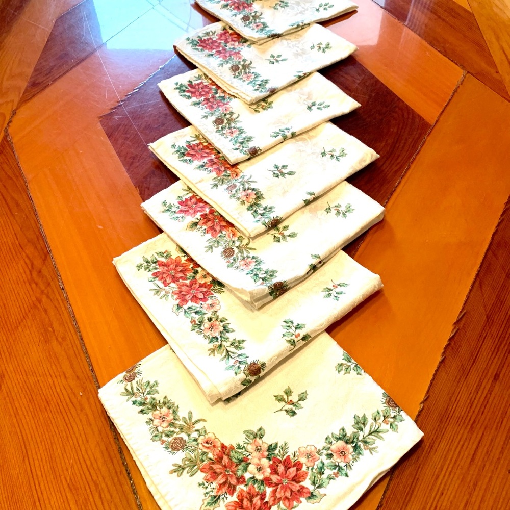 ❤️ Christmas  Floral  Quality Dining Napkins - Set of 8 Like New